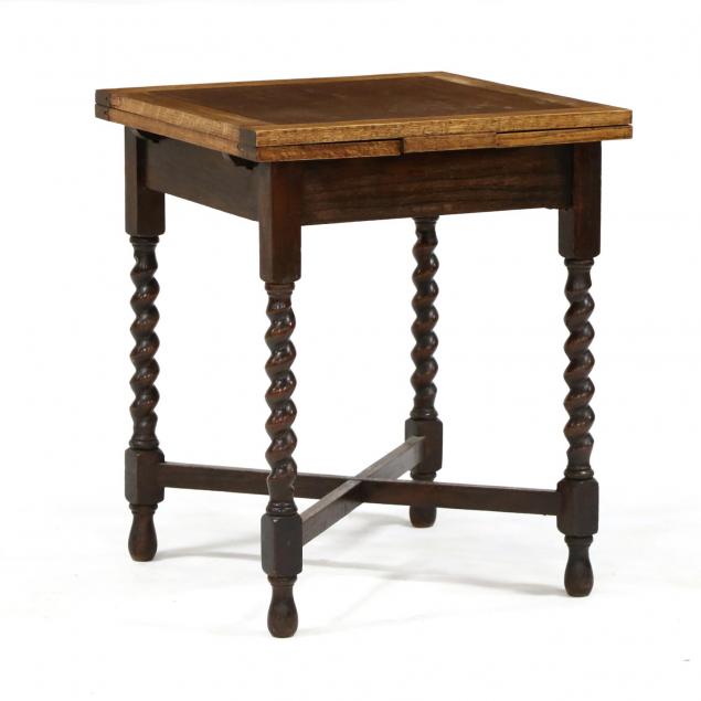 diminutive-pub-table