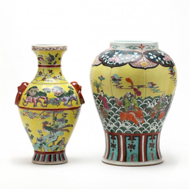 two-chinese-yellow-vases