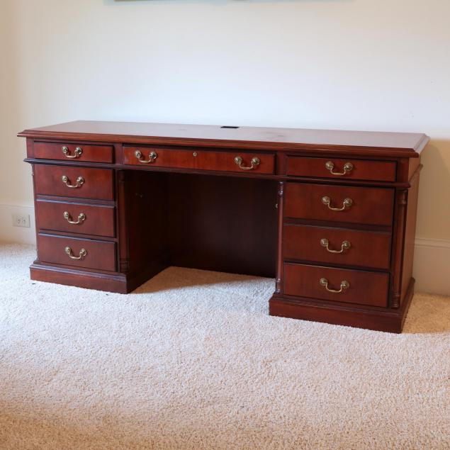 chippendale-style-office-kneehole-desk