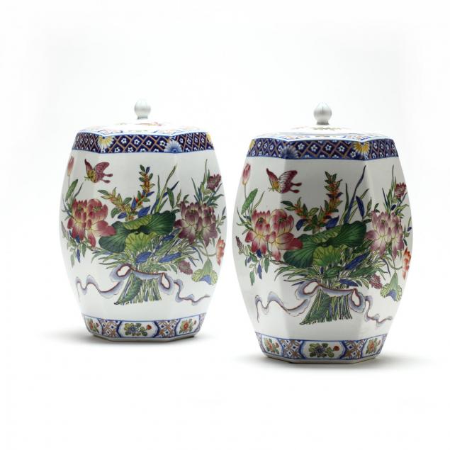pair-of-decorative-lidded-chinese-urns