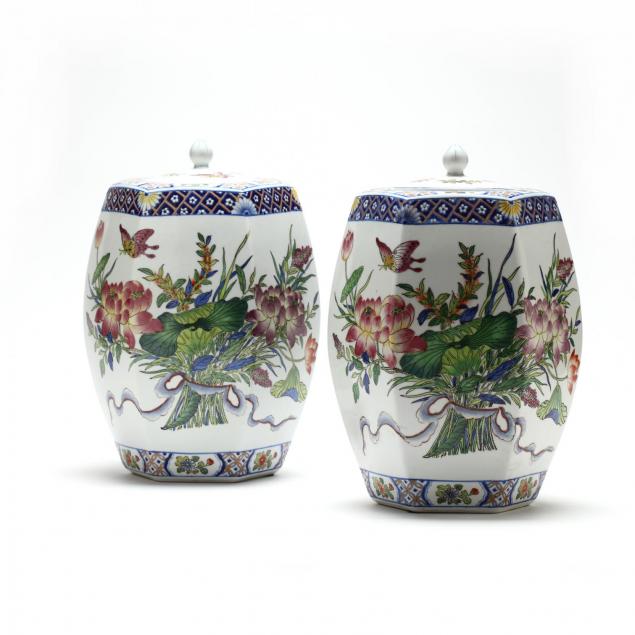 pair-of-decorative-lidded-chinese-urns
