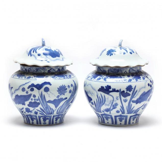 pair-of-chinese-lidded-porcelain-urns