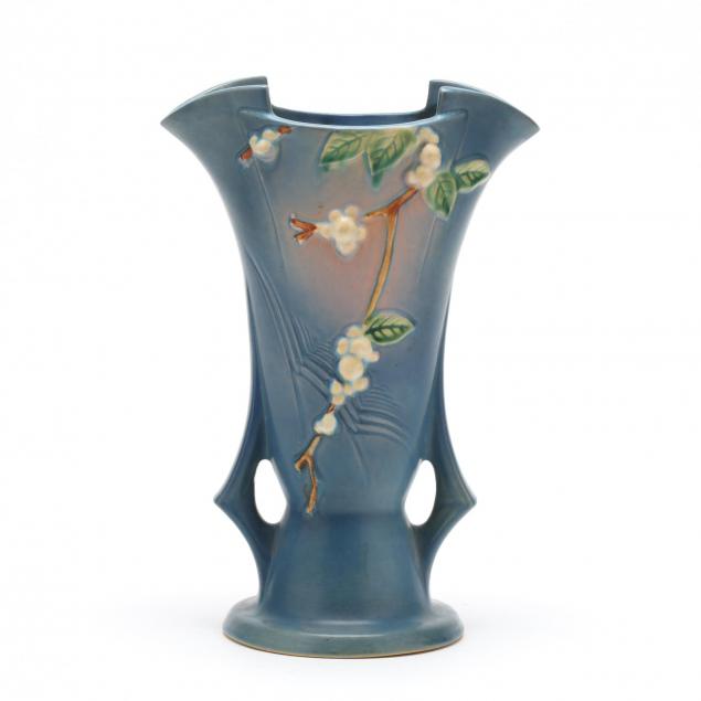 roseville-blue-snowberry-vase