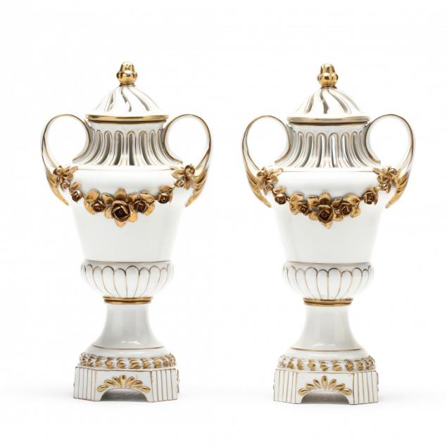 paris-porcelain-pair-of-lidded-urns