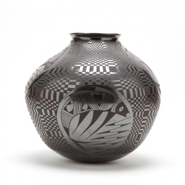 mata-ortiz-large-pottery-vessel-lucie-soto