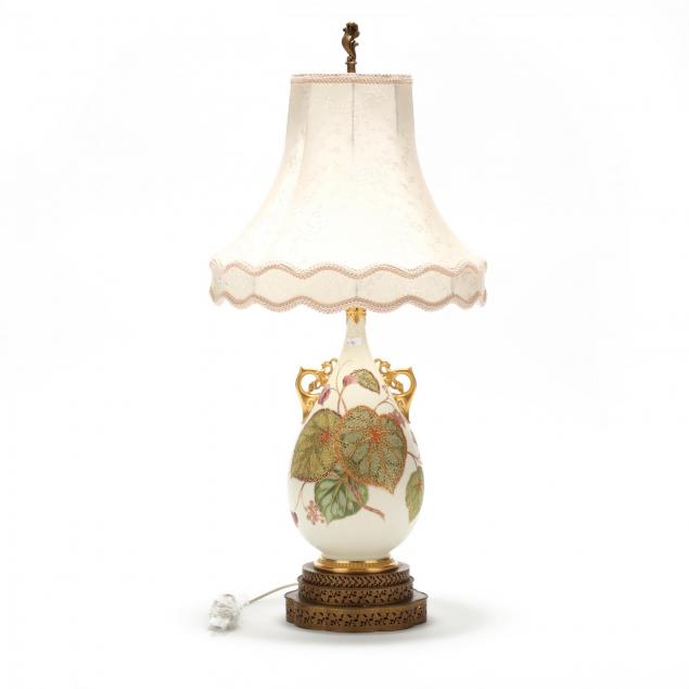 an-aesthetic-period-porcelain-table-lamp