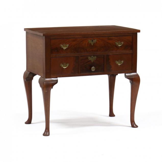 queen-anne-style-mahogany-dressing-table