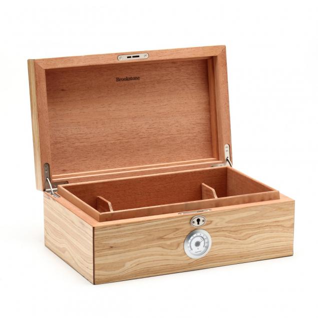 brookstone-desktop-humidor