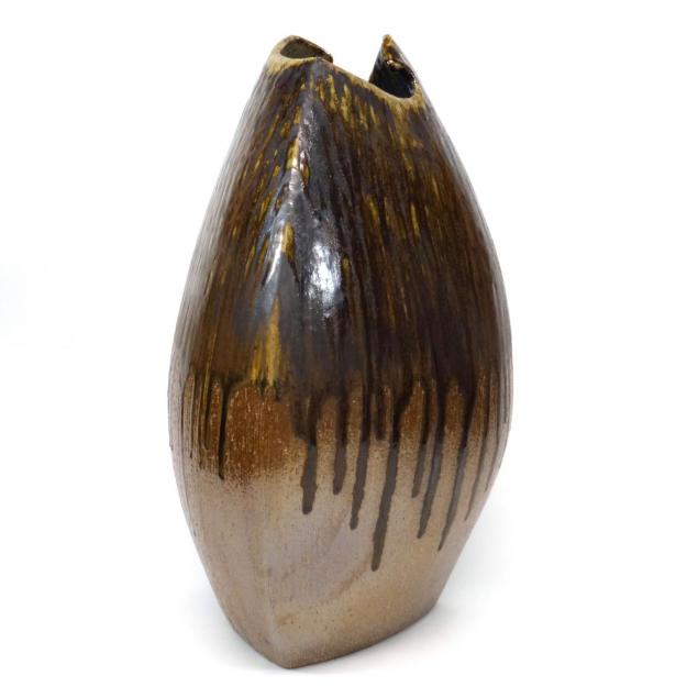 joseph-sand-triangular-vase
