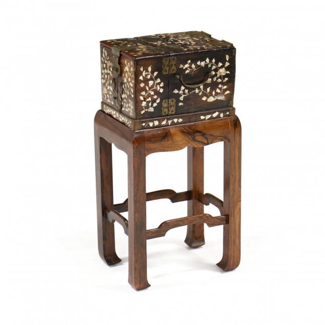 antique-chinese-inlaid-traveling-vanity-box-on-stand