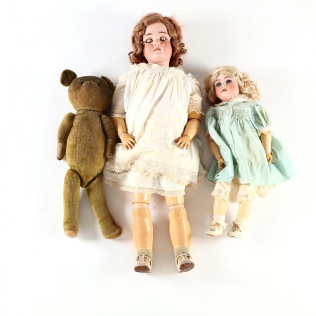 antique-dolls-and-bear