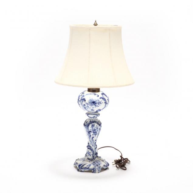 rococo-style-cobalt-decorated-porcelain-table-lamp