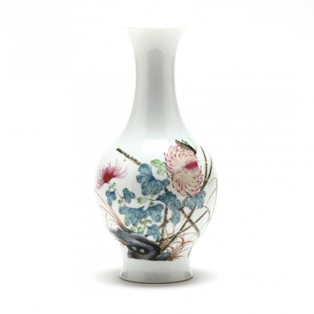a-chinese-famille-rose-porcelain-vase
