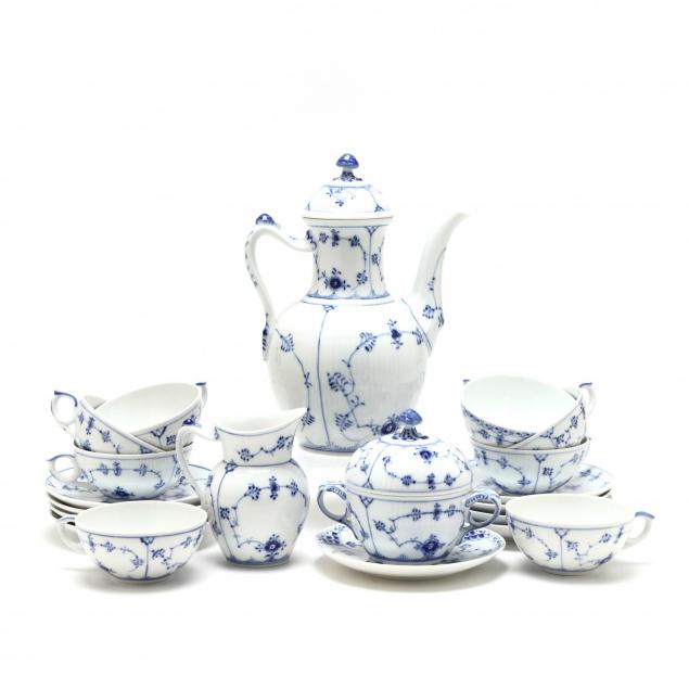 royal-copenhagen-blue-onion-tea-set