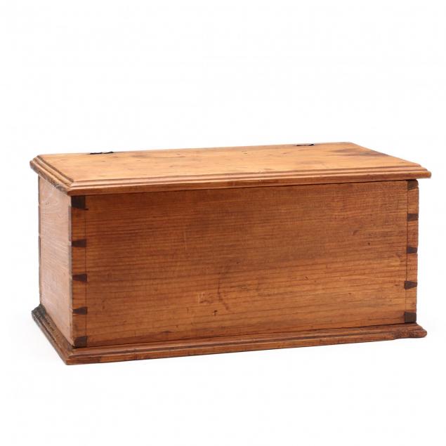 southern-yellow-pine-dovetailed-miniature-blanket-chest