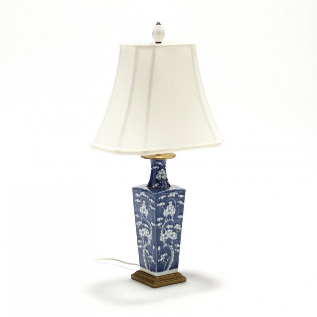 chinese-porcelain-table-lamp