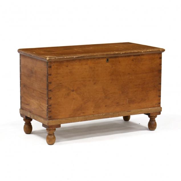 new-england-pine-blanket-chest