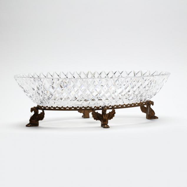centerpiece-crystal-serving-bowl-on-stand