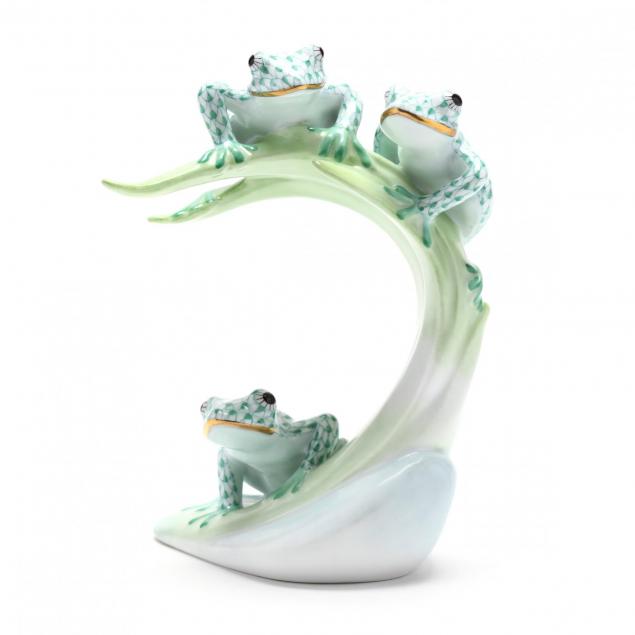 herend-three-tree-frogs-on-a-palm-leaf-porcelain-figure