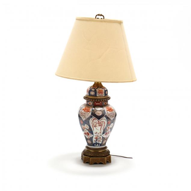antique-imari-porcelain-and-ormolu-mounted-table-lamp