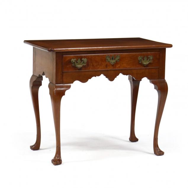 american-queen-anne-walnut-dressing-table