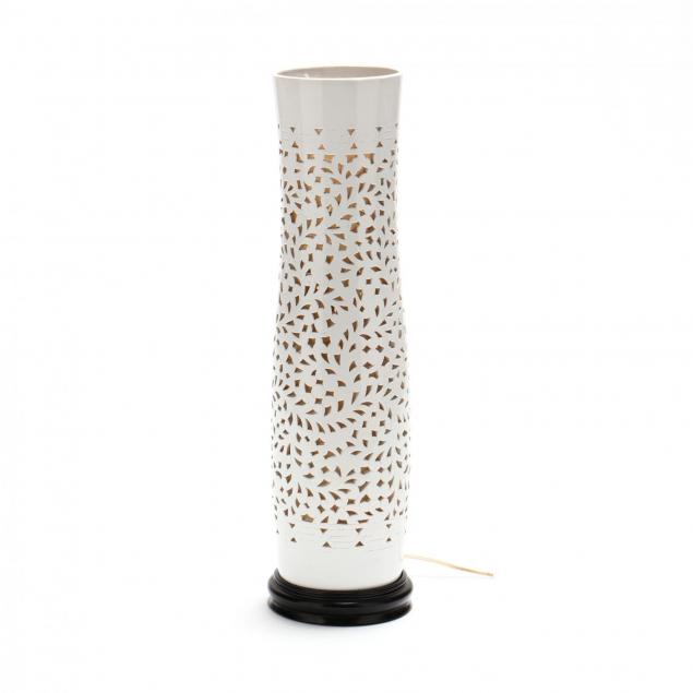 chinese-reticulated-table-lamp