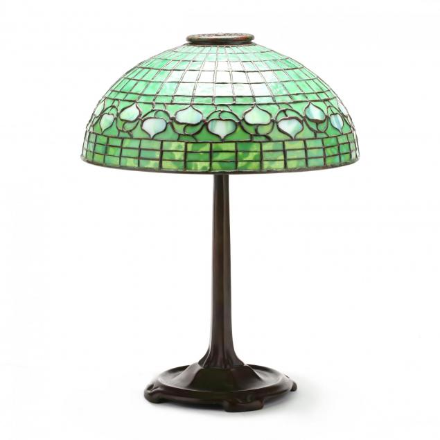 tiffany-studios-stained-glass-i-vine-i-pattern-table-lamp