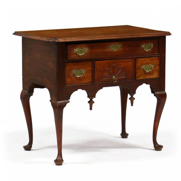 american-queen-anne-walnut-dressing-table