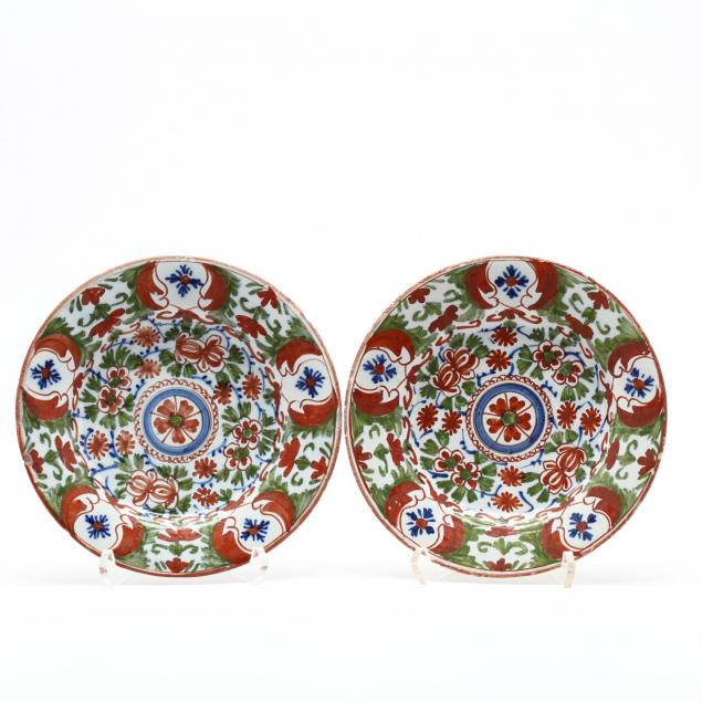 pair-of-early-delft-cabinet-plates
