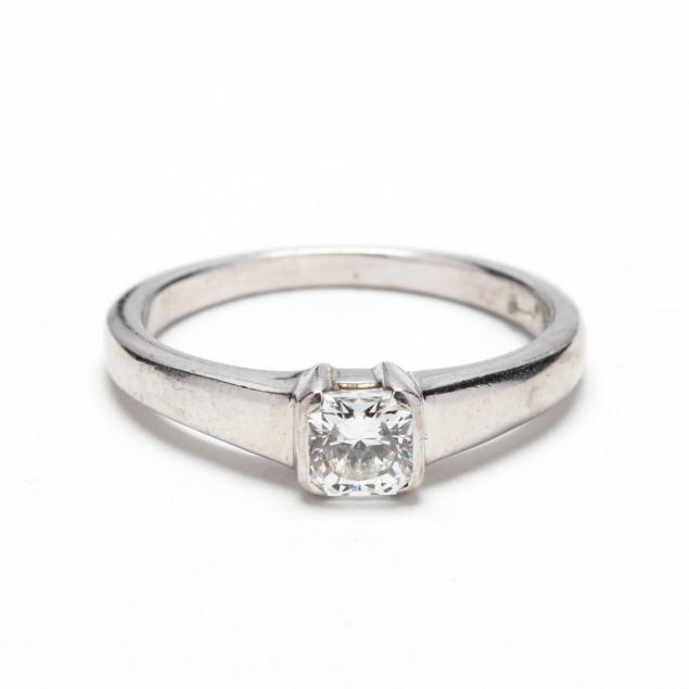 18kt-white-gold-diamond-ring