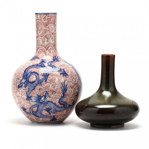 two-chinese-vases