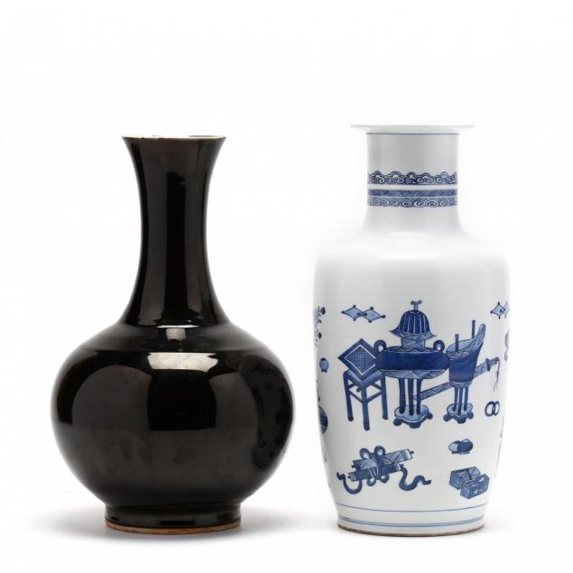 two-chinese-porcelain-vases