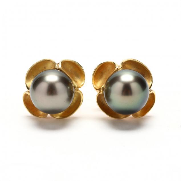 pair-of-18kt-gold-and-tahitian-pearl-earrings