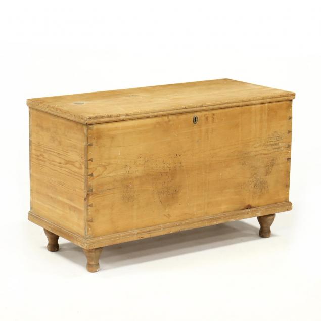 american-sheraton-dove-tailed-blanket-chest