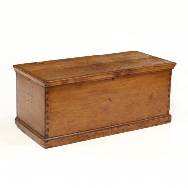 american-chippendale-blanket-chest