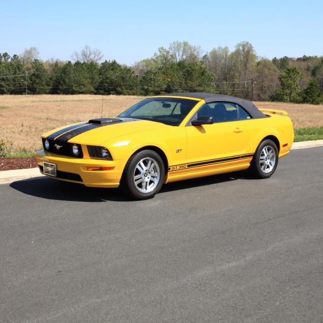 one-owner-2006-ford-mustang-gt-convertible