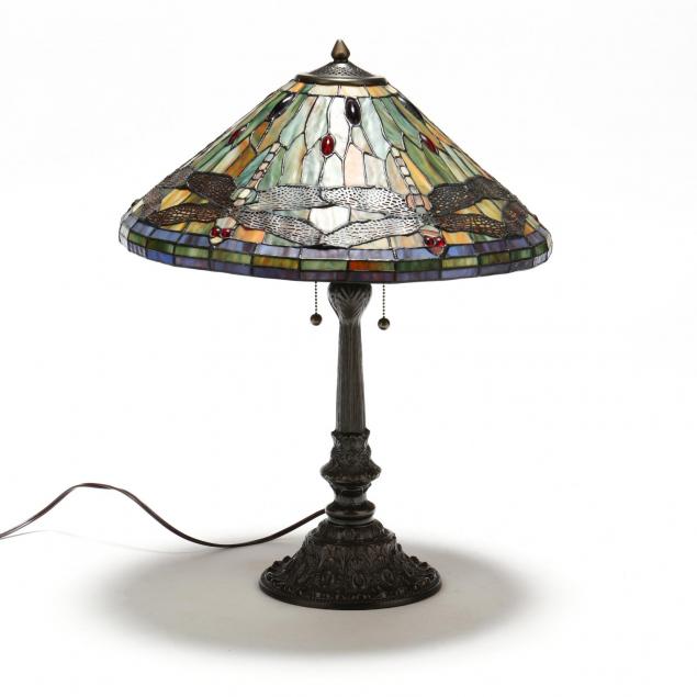 stained-glass-dragonfly-table-lamp
