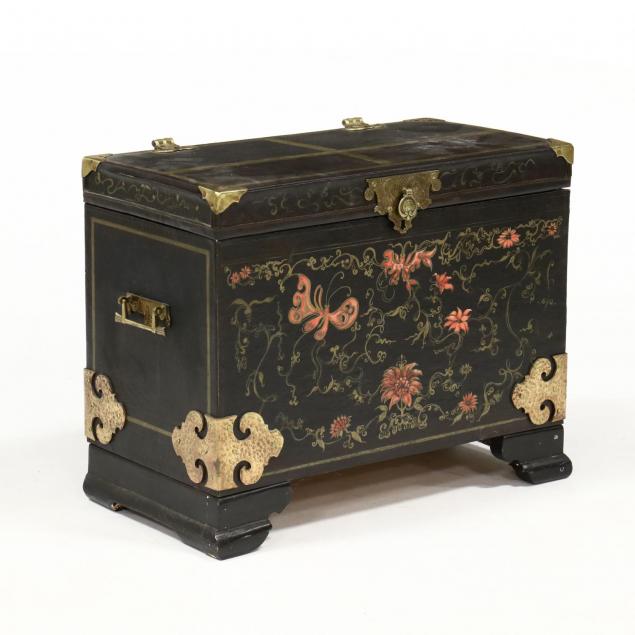 vintage-chinoiserie-decorated-trunk