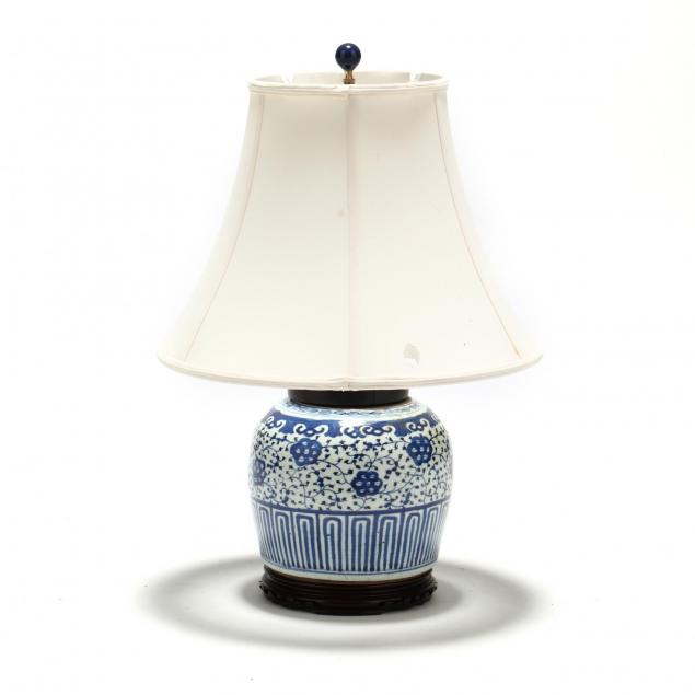 chinese-porcelain-table-lamp