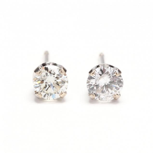 14kt-white-gold-diamond-stud-earrings