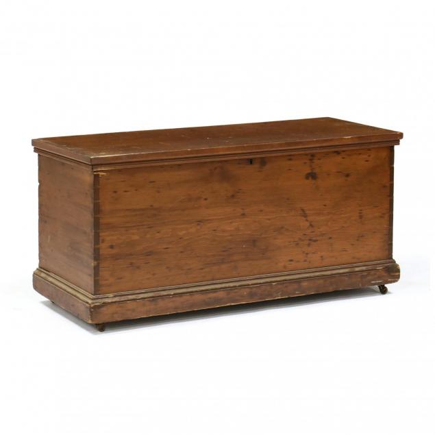 new-england-pine-blanket-chest