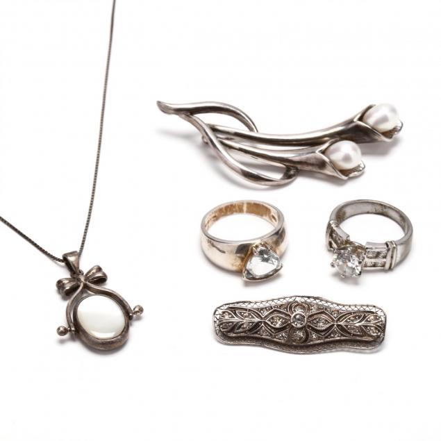 five-pieces-of-vintage-sterling-silver-jewelry