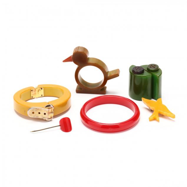 group-of-bakelite-jewelry-and-accessories