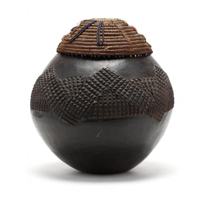 zulu-geometric-decorated-vessel