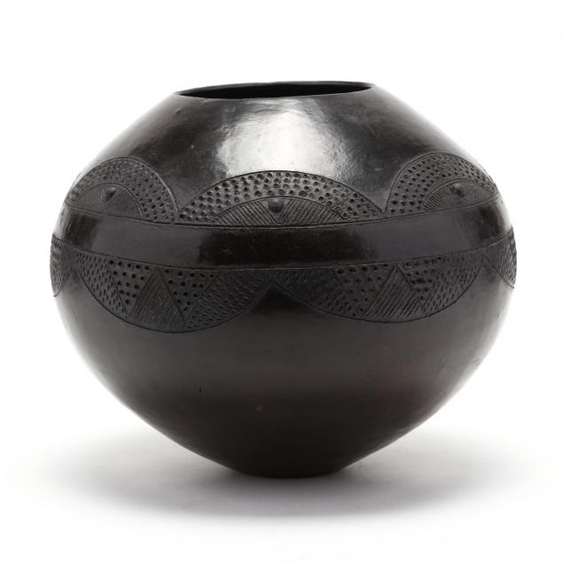 zulu-black-decorated-pottery-vessel-jabu-nala