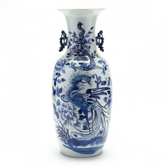 chinese-blue-and-white-porcelain-floor-vase