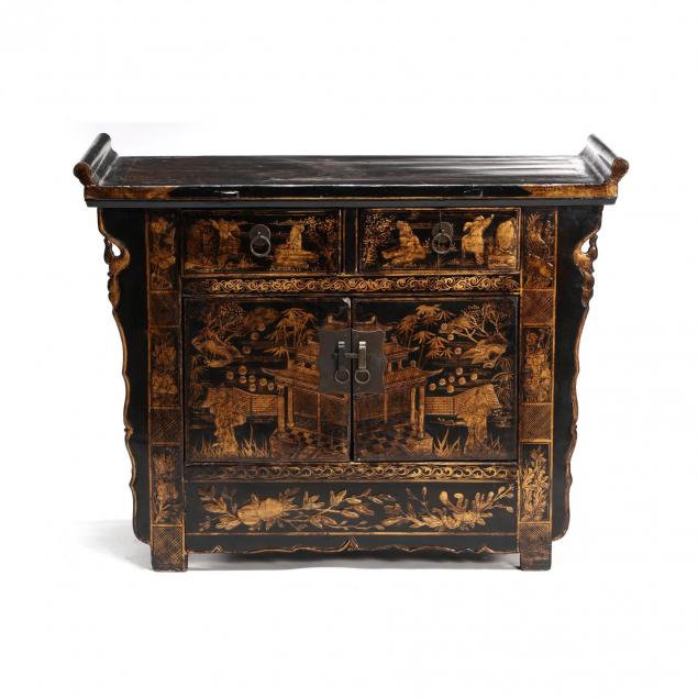 chinese-lacquered-and-gilt-decorated-coffer