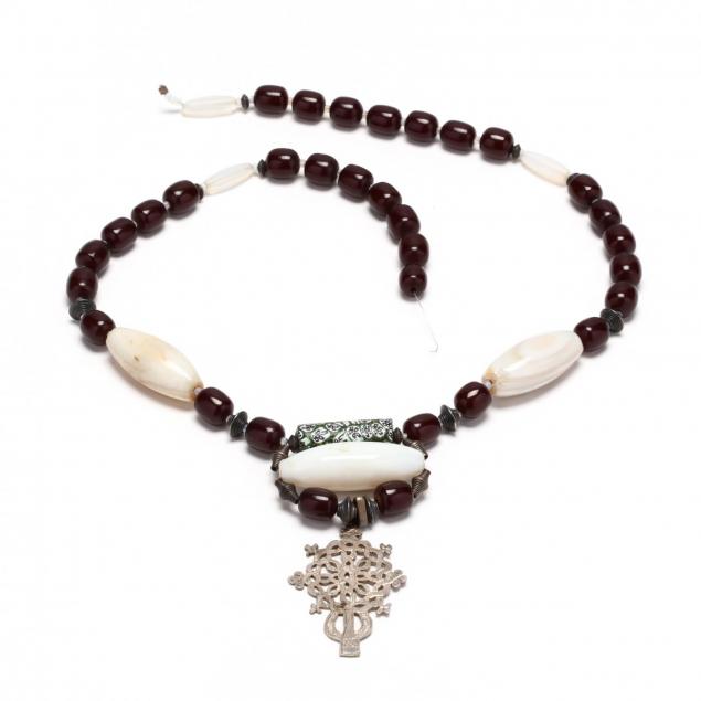 silver-agate-and-wood-bead-necklace