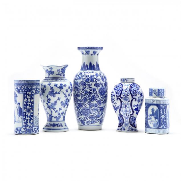 group-of-chinese-export-blue-and-white-vases