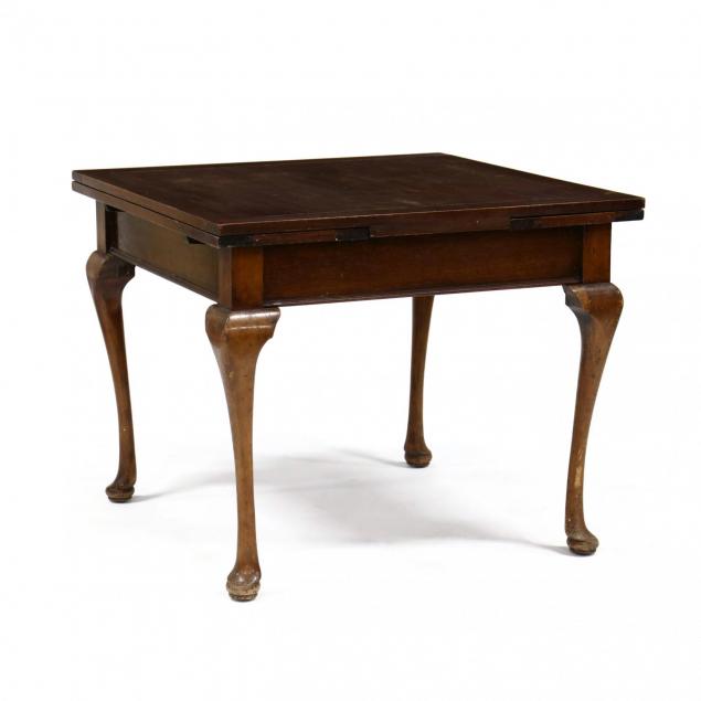 queen-anne-style-pub-table